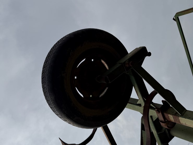 john-deere-32-image-11