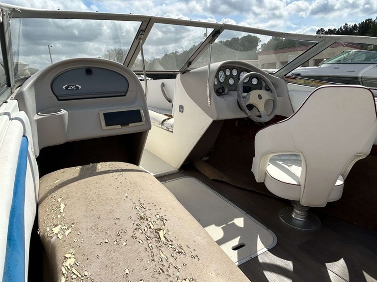 2007-stingray-180rx-ski-boat-image-28