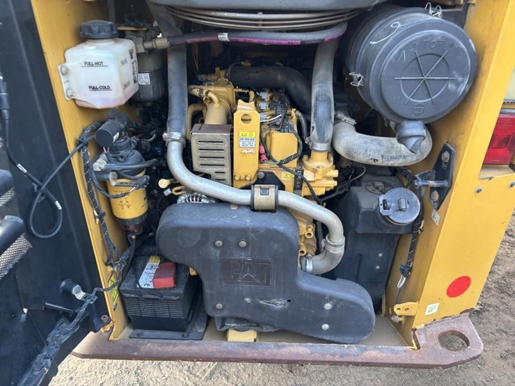 2021-caterpillar-259d3-image-32