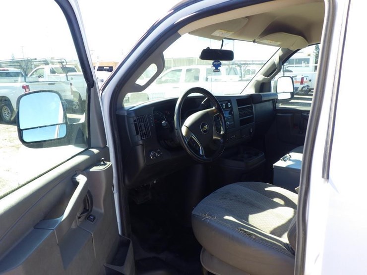 2018-chevrolet-express-2500-image-5