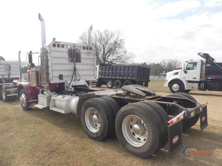 2012-peterbilt-389-image-3