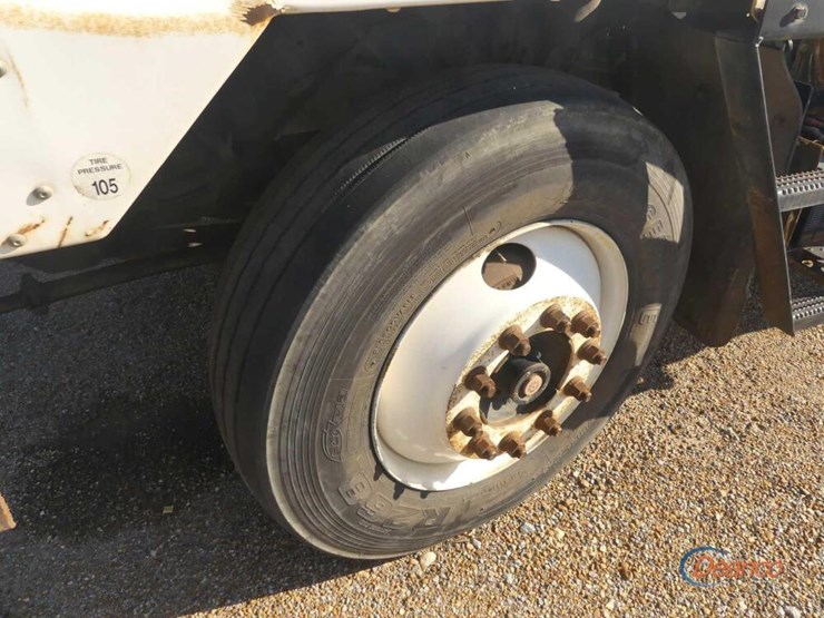 2009-kalmar-4x2-yard-jockey,-s/n-323464-(inoperable---no-title---bill-of-sale-only):-s/a,-bad-engine-image-9