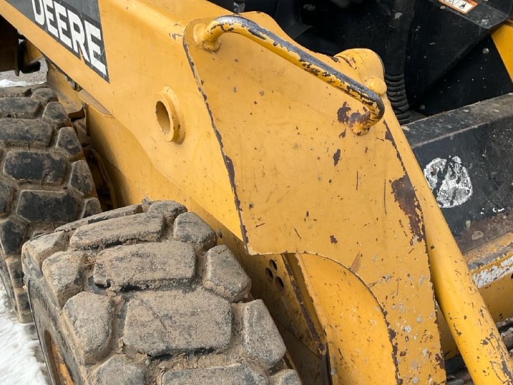 2004-john-deere-320-image-52