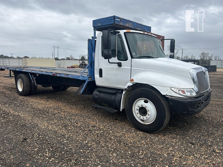 2004-international-4300-image-1