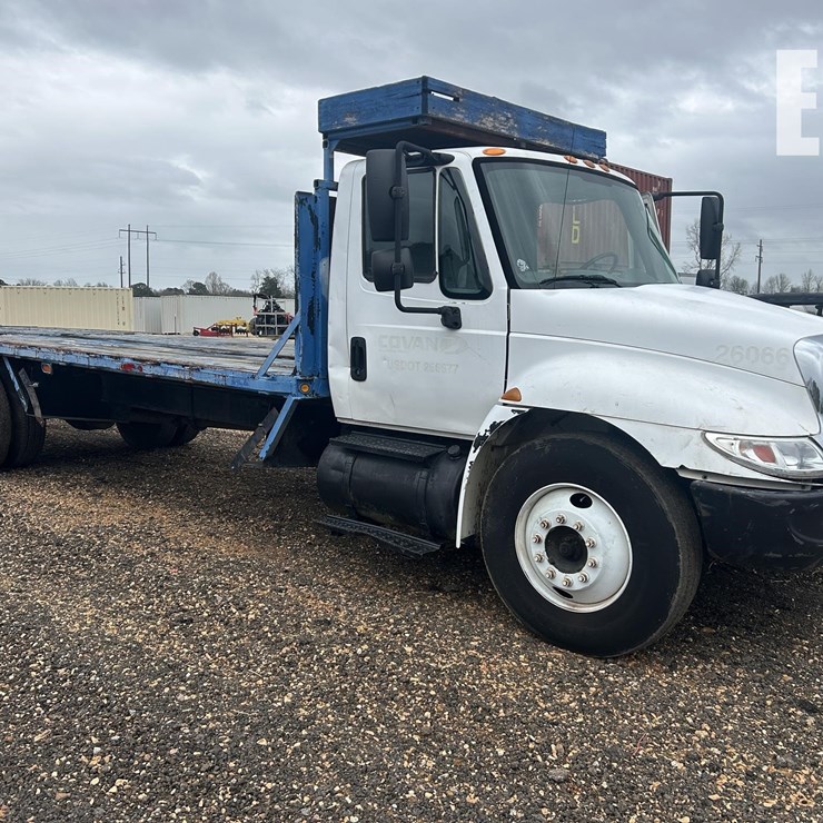 2004 INTERNATIONAL 4300