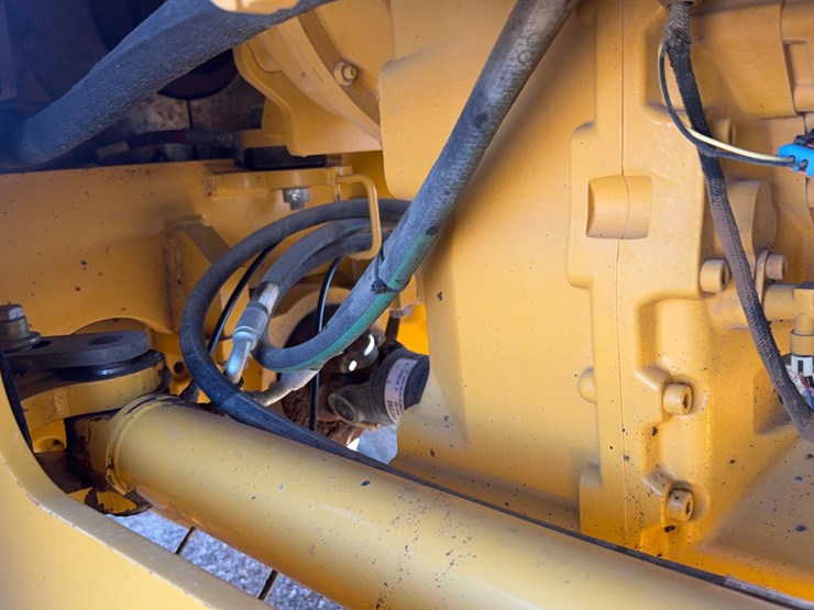 2011-deere-524k-image-27