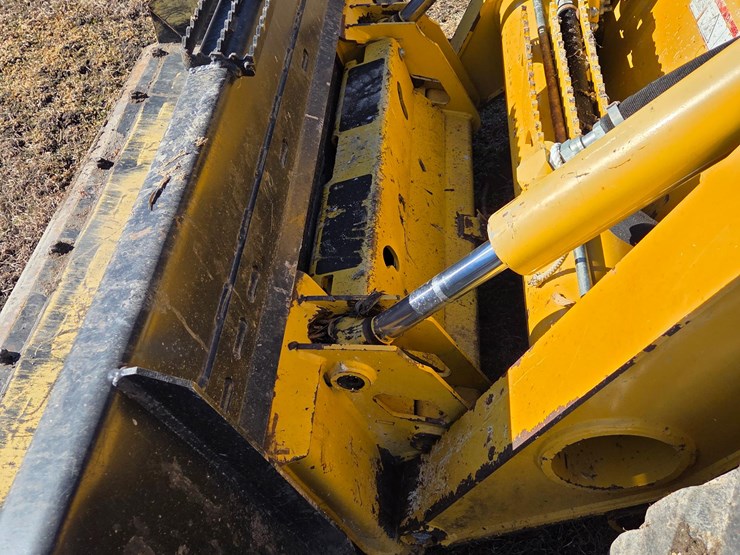 john-deere-325-image-9