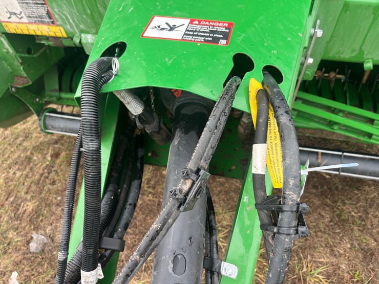 john-deere-560m-image-11