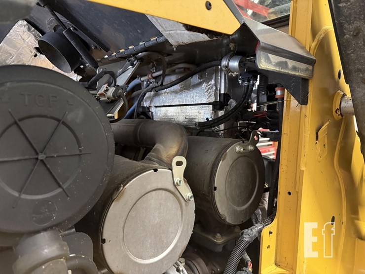 2024-deere-330g-image-17