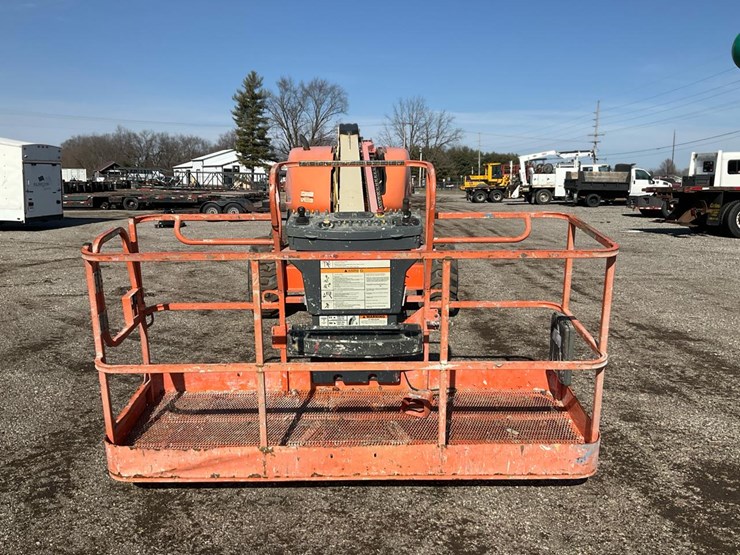 2004-jlg-600s-image-8