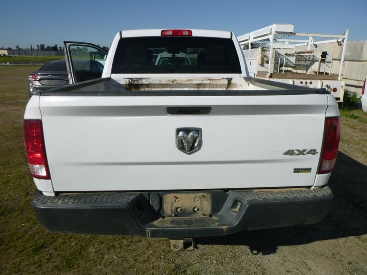 2014-dodge-1500-image-25