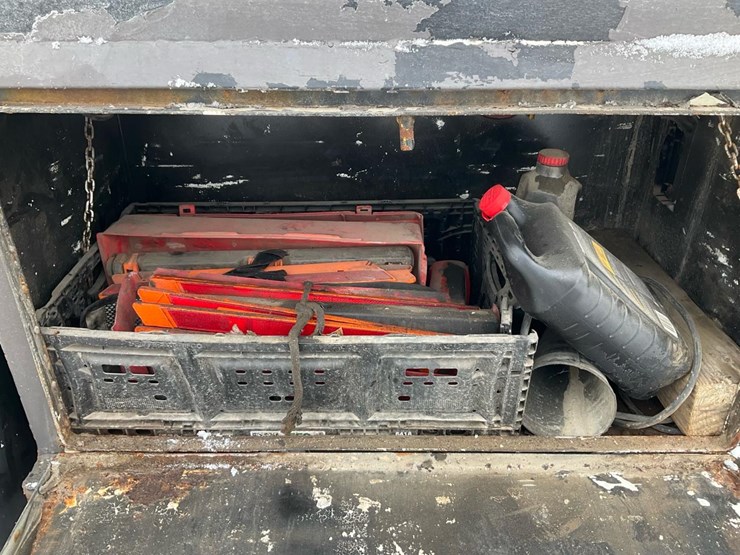 2005-freightliner-m2-106-image-26