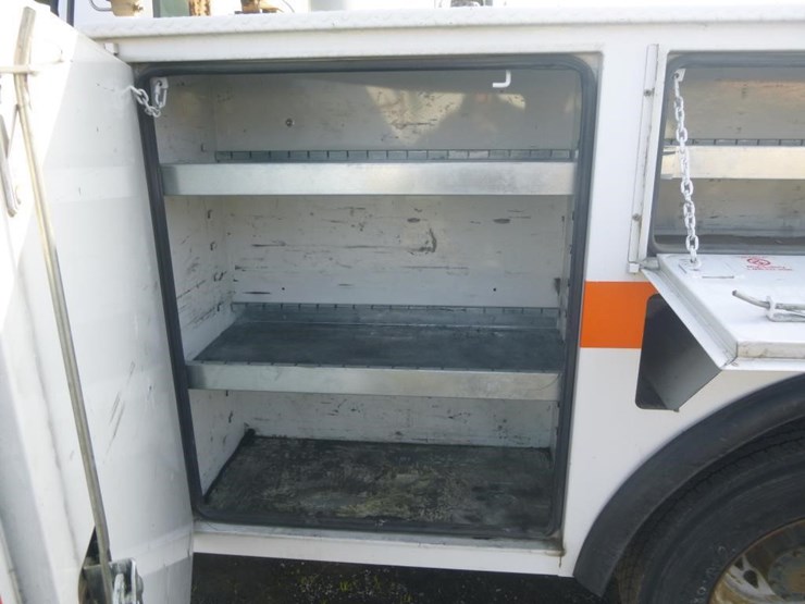 2010-ford-f550-image-18