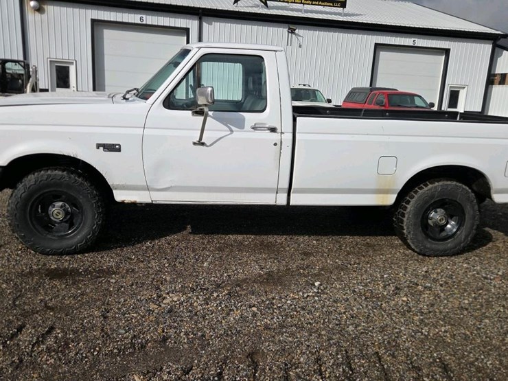 1995-ford-f150-xl-image-2