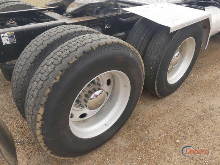 2020-peterbilt-389-image-8