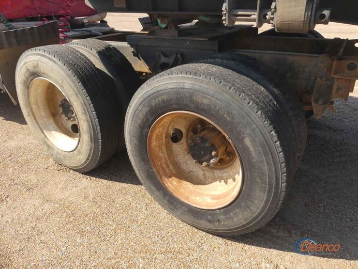 1984-international-s2200-image-4