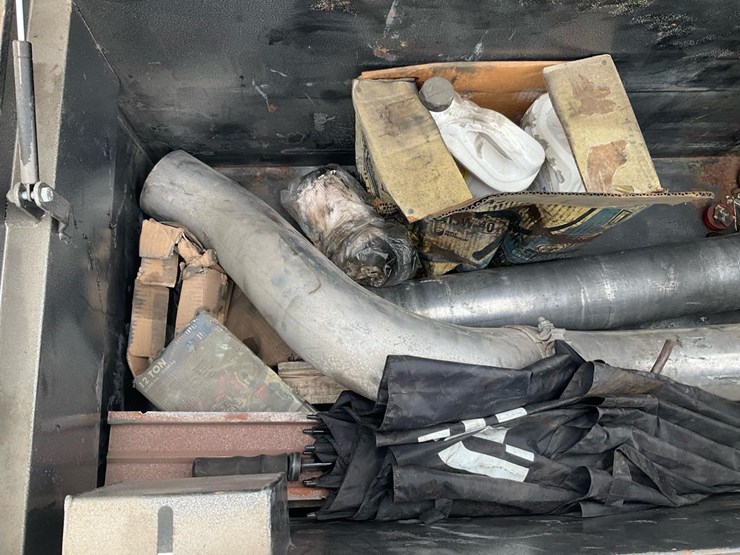 2005-freightliner-m2-106-image-34