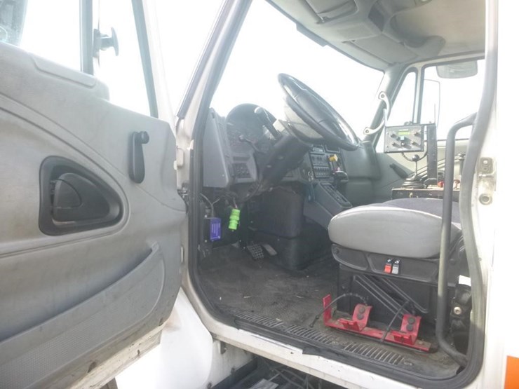 2004-international-7400-image-8