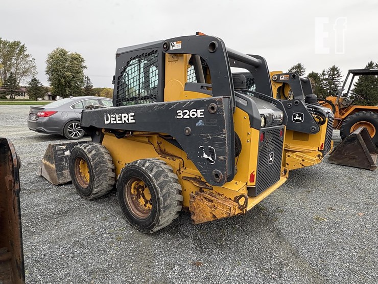 2015-deere-326e-image-4