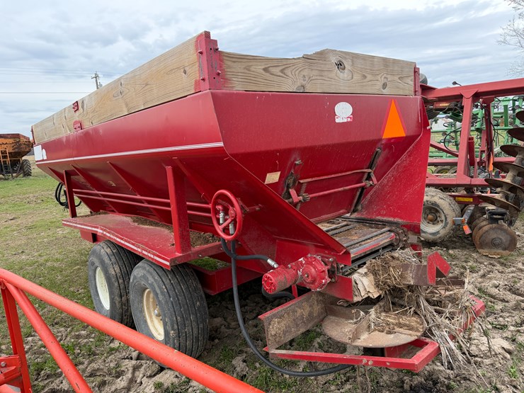 #41020-•-chandler-equipmen-17'-pull-type-spreader-image-4