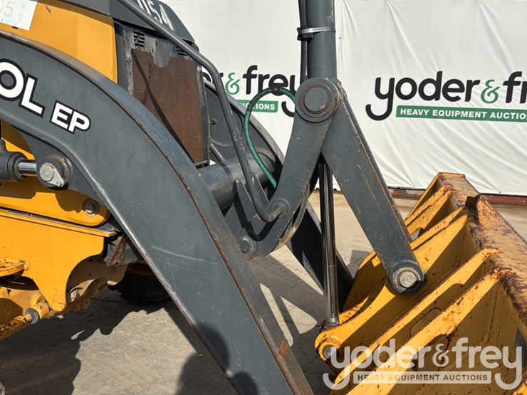2019-deere-310l-image-22