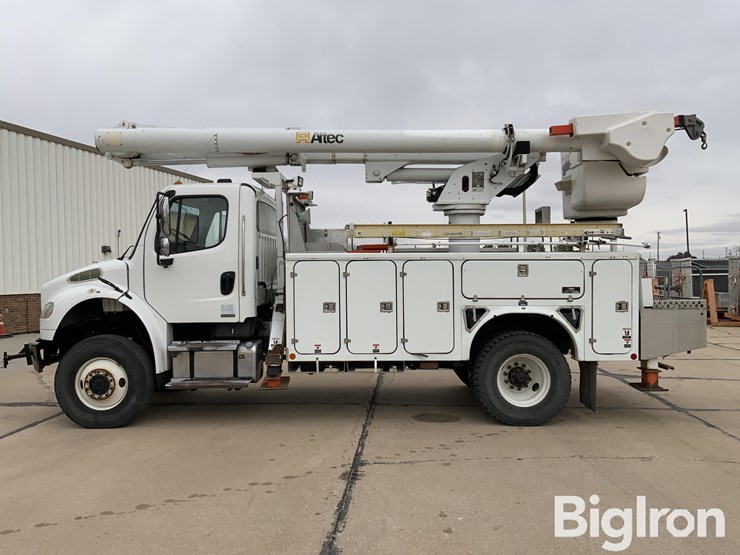 2009-freightliner-m2-106-image-8