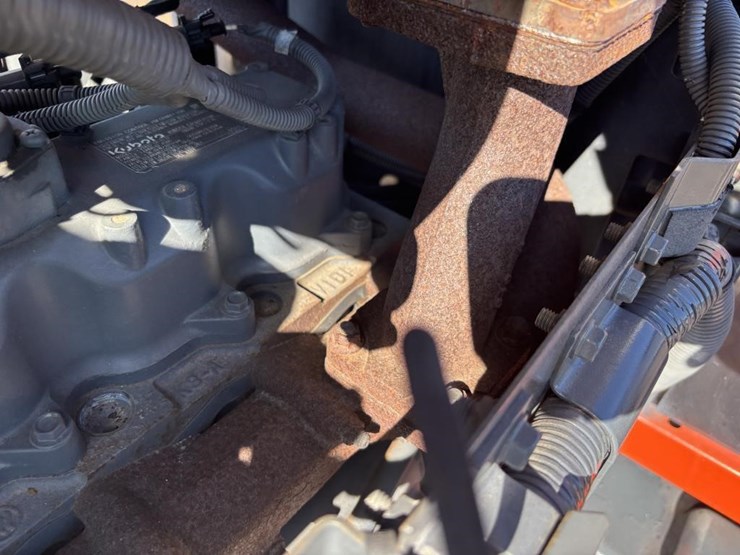 2017-kubota-l4760d-image-44