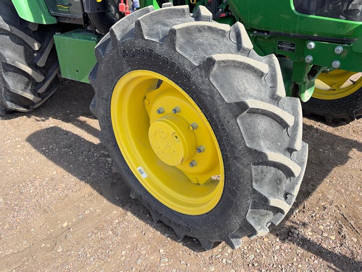 2023-john-deere-5060e-image-16