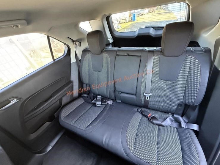 2015-chevrolet-equinox-lt-image-27