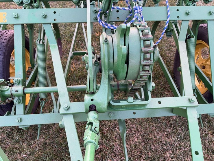 john-deere-van-brunt-cca-field-cultivator-image-14