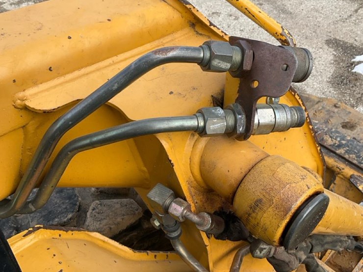 2004-john-deere-320-image-31