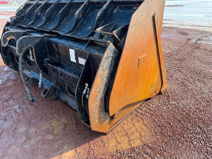 caterpillar-120-image-10