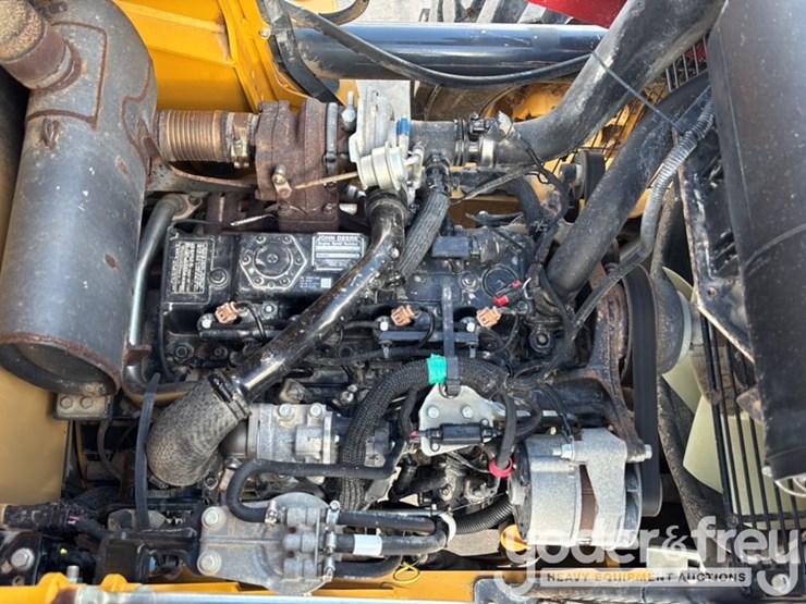 2019-deere-310l-image-34