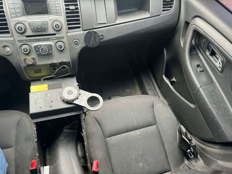 2017-ford-taurus-4-door-sedan-police-package-(132,339-miles)-image-13