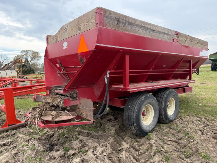 #41020-•-chandler-equipmen-17'-pull-type-spreader-image-3