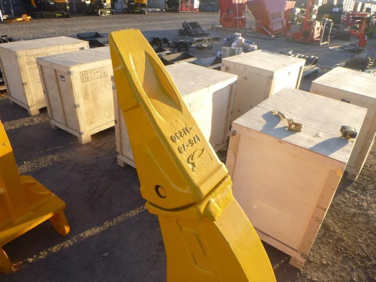 caterpillar-320-image-6