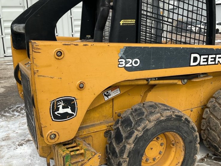 2004-john-deere-320-image-65