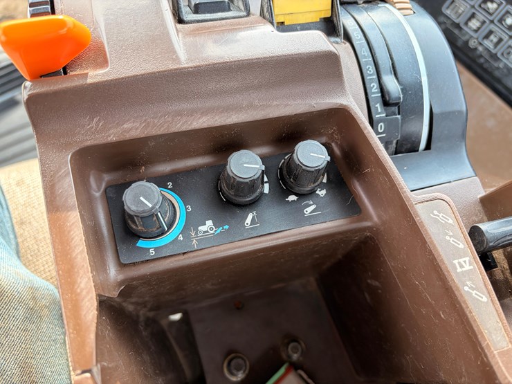 john-deere-8110-image-38