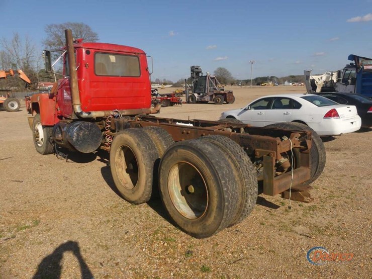 1981-mack-r685st-image-3