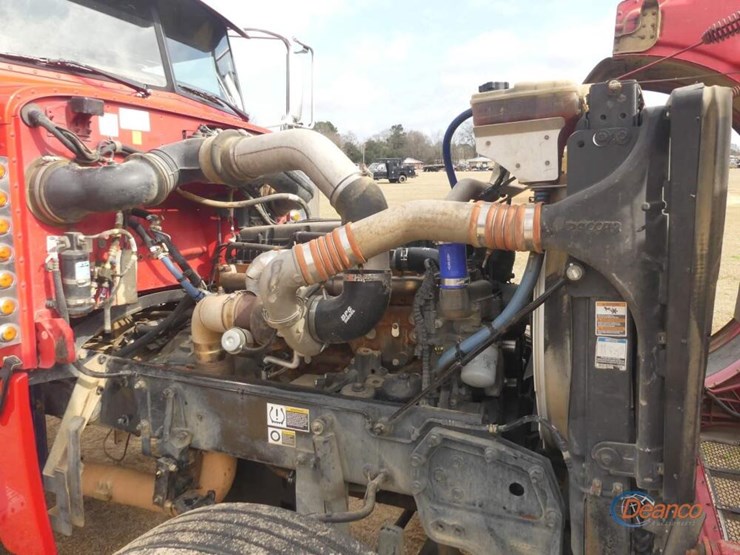 2018-peterbilt-389-image-11