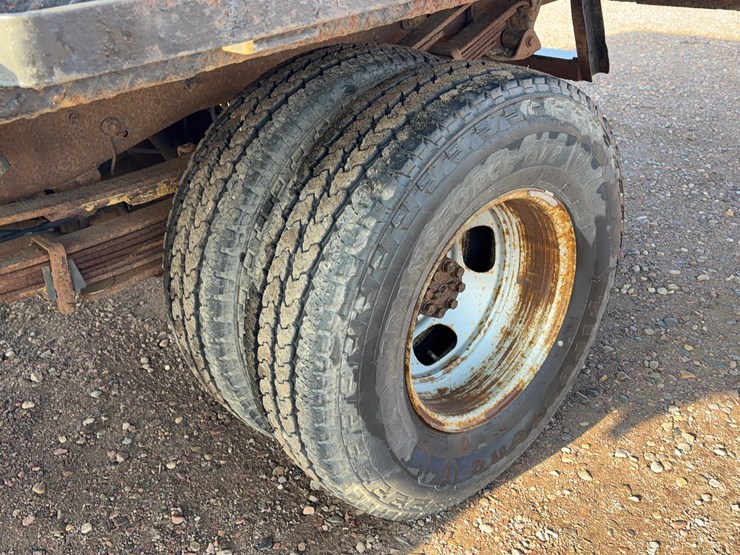 2001-chevrolet-c3500-image-10