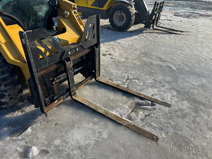 2018-caterpillar-236d-image-26