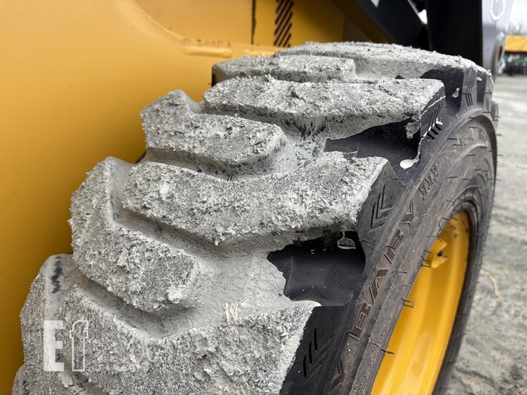 2015-deere-326e-image-7