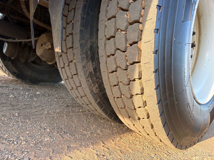 2018-hino-268a-image-10