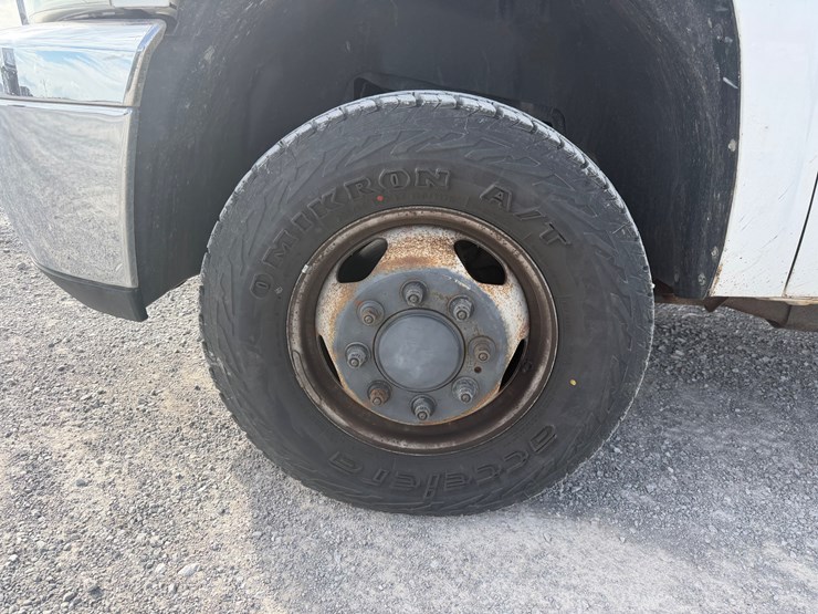 2014-chevrolet-3500-image-9