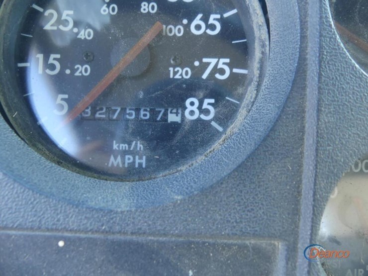 1999-freightliner-fl70-image-15