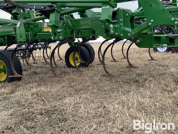 2019-john-deere-2330-image-17