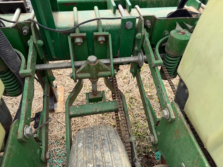john-deere-12-image-11
