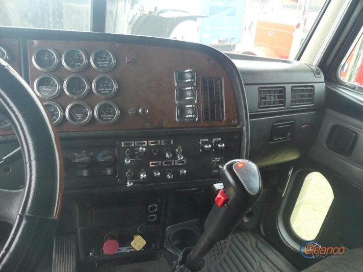 2004-peterbilt-379-image-18