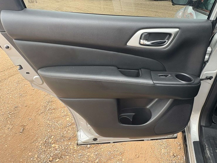 2017-nissan-pathfinder-image-15